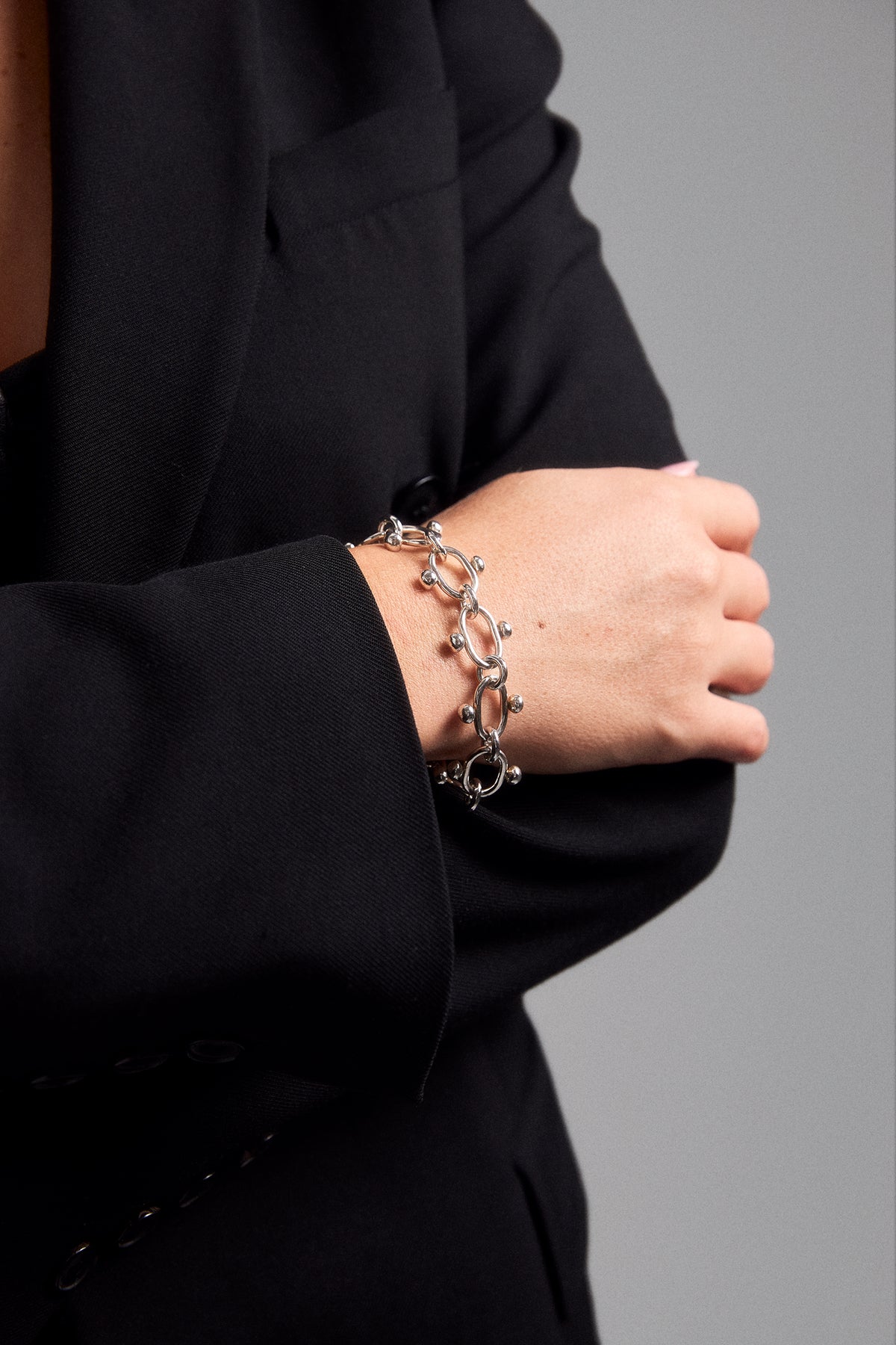 Chain with dots