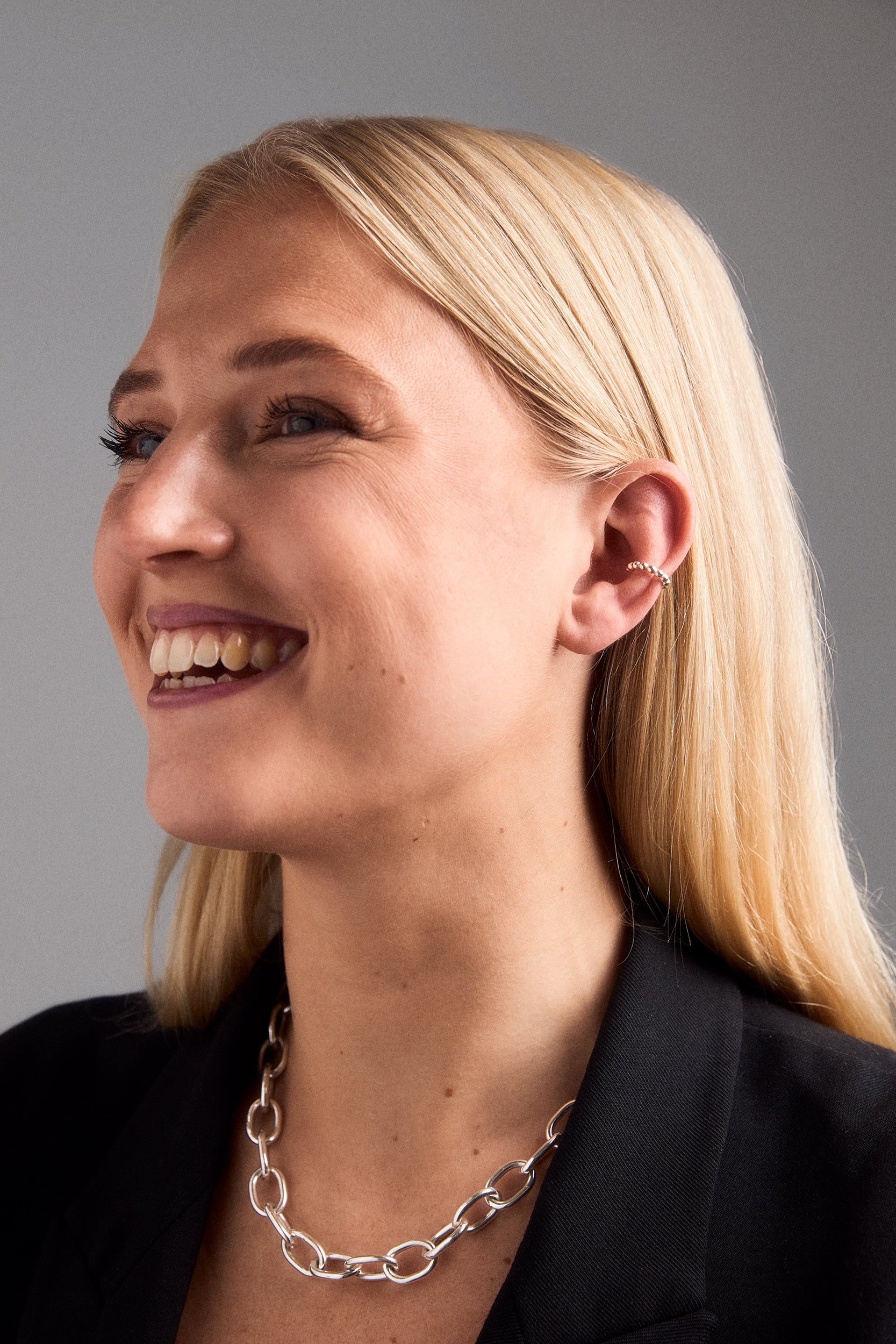 Ear cuff single dots