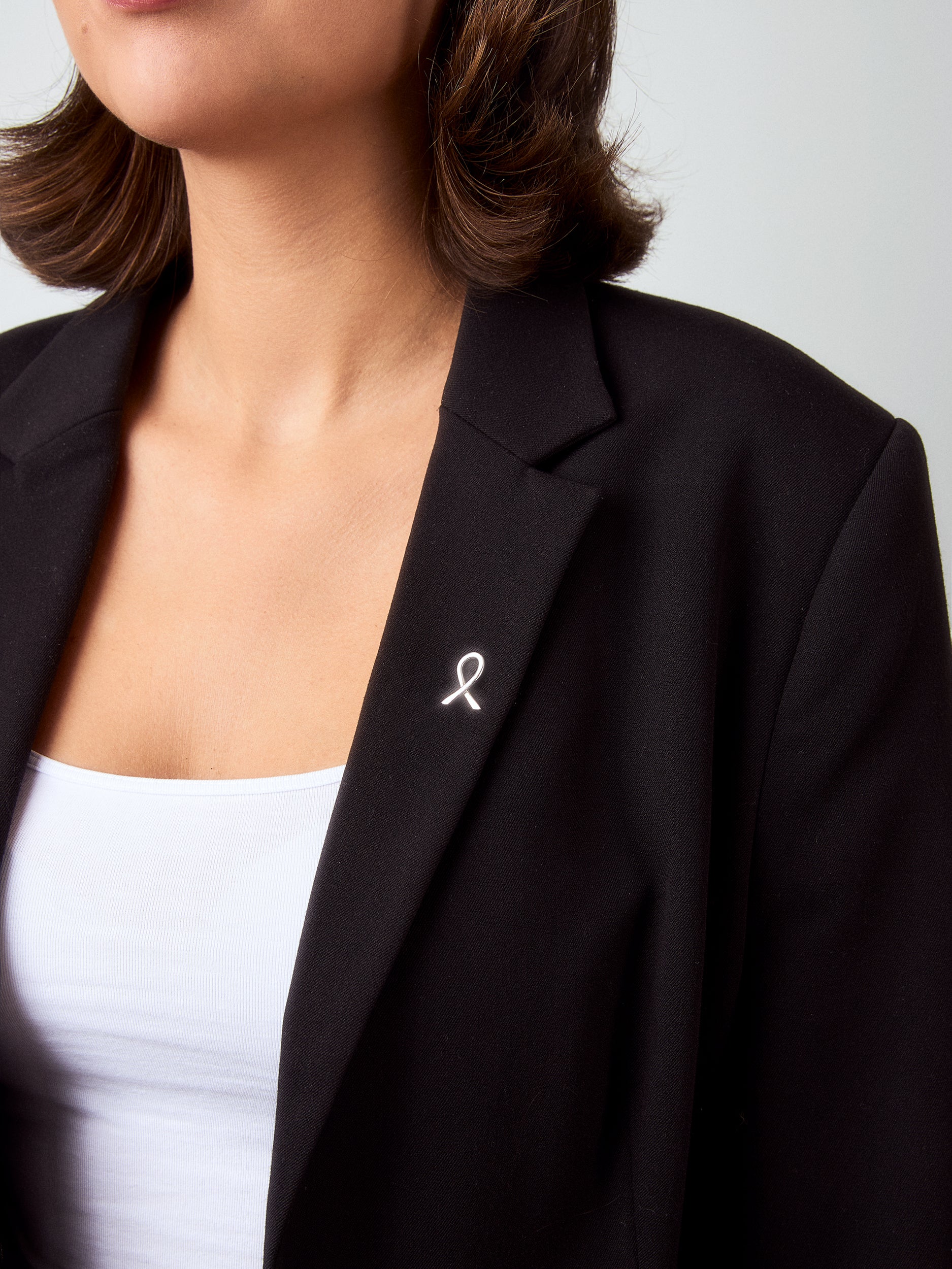 Modell rosa bandet pin